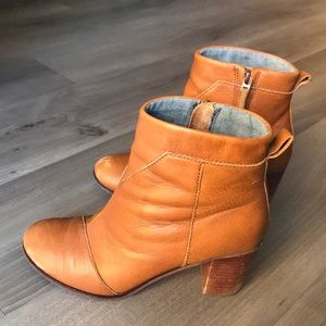 Toms booties size 8